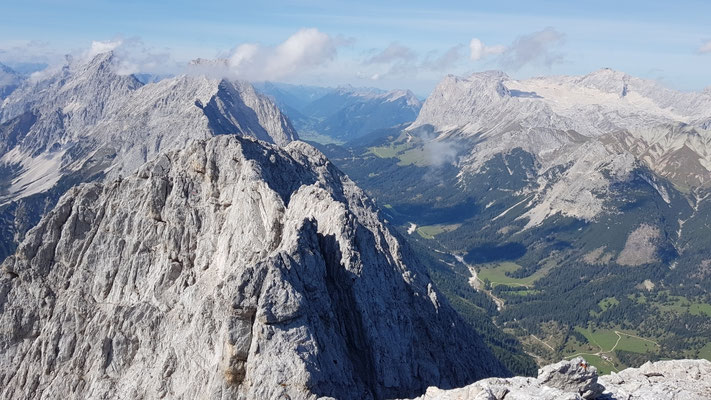 Blick vom Westgipfel zur Zugspitze