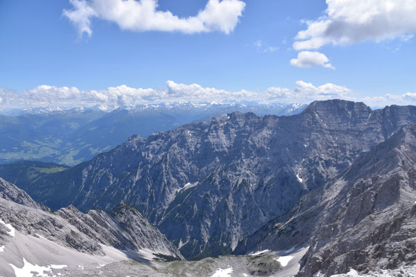Blick übers Vomper Loch zum Bettelwurf und in die Zillertaler Alpen