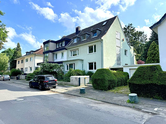 Mehrparteienhaus in Köln Müngersdorf