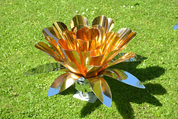 CEMPASUCHIL FLOWER SCULPTURE l 2019 l 60x90 cm. P. 4 kg. l Aluminio pulido, anodizado y martillado