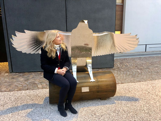 OUR EAGLE SCULPTURE l 2022 l lebensgroß l 226x50x15o cm. G. 75 Kg l Edelstahl, Corten und gehämmertes Aluminium. Verfügbar