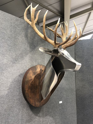 RED DEAR-KING OF THE FOREST l 2023 l 145x78x78 cm. W. 30 kg l Polished and satin stainless steel and corten steel. With real Antler.