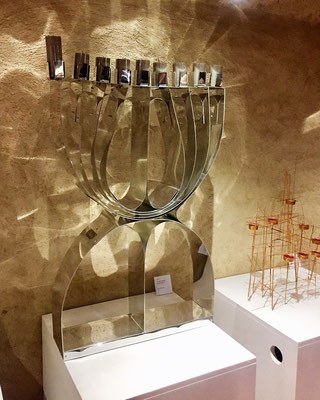 MIRACULOUS LIGHT - HANNUKKIAH l 2019 l 110x65x15 cm, W. 11 kg l At the LIGHT MUSEUM at the JEWISH MUSEUM in Casale Monferrato, Italy. Mirrored aluminum