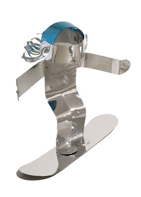 SNOWBOARD BOY l 2021 l 65x45x41 cm, P. 2 kg. l Aluminio brillante, martillado y anodizado. - VENDIDA