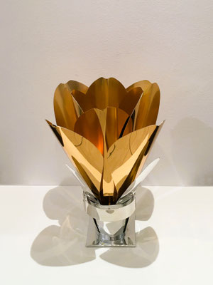 GOLDEN TULIP l 2018 l 48x42 cm. G. 2 Kg. l Poliertes und Eloxiertes Aluminium. Verfügbar