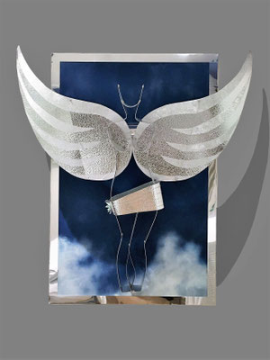 FREE TO BE A WOMAN l 2020 l 150x140x32x cm. P. 4 kg. l Alluminio pulido y martillado sobre vastidor.