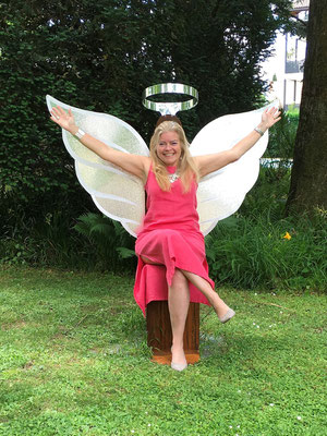 Chelita seduta su PASSAGE TO PARADISE and YOU BECOME THE ANGEL!