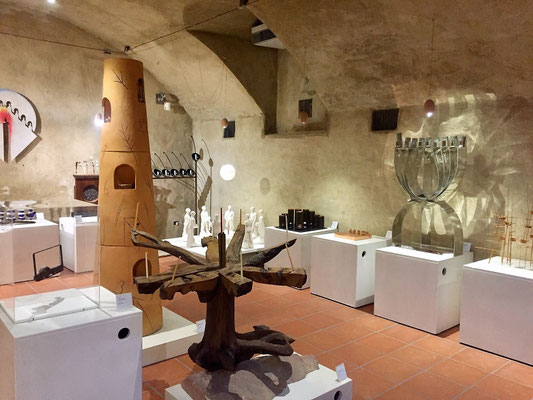 HANNUKKAH SCULPTURE - MIRACULOUS LIGHT - Ab 11.03.2019 meine Hanukkiot ist Teil der Kunstsammlung des Museo dei Lumi im Jüdischen Museum von Casale Monferrato im Piemont. Es ist das Werk Nr. 238 aus dem Museo dei Lumi.