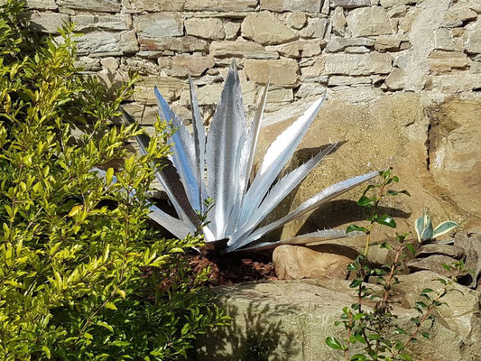 MAGUEY AGAVE l 2017 l  125x200 cm. P. 12 kg. l Aluminio martillado y pulido. - VENDIDA