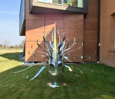 GIGANT SHINY AGAVE l 2019 l 160x220 cm. P. 15 kg. Vincitrice del 13° Premio Arte Laguna nella categoria Business for Art ed è allocata nella Cantina 47 Anno Domini a Roncade (TV).