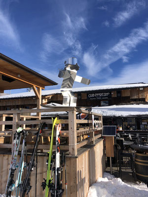2023 VAL BADIA – DOLOMITES, my sculpture SNOWBOARDER is placed at the Club Moritzino. 