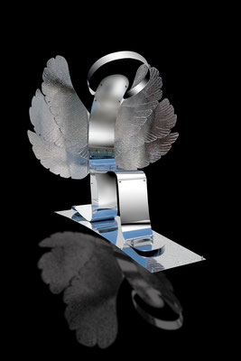 LIGHT ANGEL l 2019 l 100x90x120 cm, P. 4 kg. l Aluminio. Ganador del Concurso para la Portada de la Revista BIANCOSCURO 2020 en Milán. Modelo de la obra en acero inox. para la Fundación Porto Rotondo al doble de su tamaño.