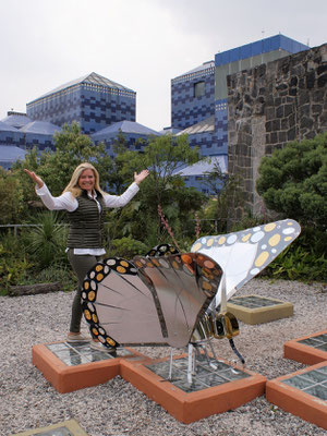 PAPALOTL THE MONARC BUTTERFLY since 2019 at the Papalote Museum in Mexico City. Hammered, polished and anodized aluminum.