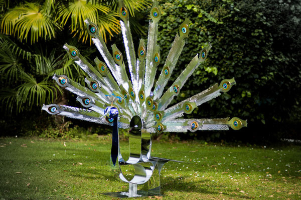 GALACTIC PEACOCK SCULPTURE l 2018 l 220x167x93 cm. P. 10.4 kg l Alluminio lucido, anodizzato e martellato