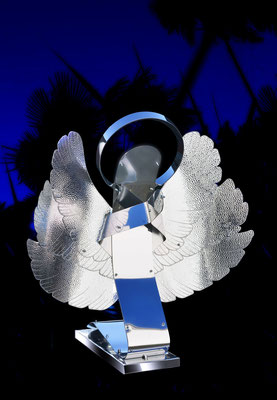 KNEELING ANGEL 2019 - H. 100 cm, L. 60 cm, Wingspam 84 cm, 4 kg. Mirrored and hammered aluminum
