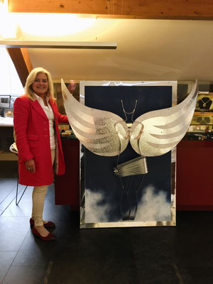 FREE TO BE A WOMAN SCULPTURE - desde el 28.10.2024 forma parte del Museo de Mujeres de Merano, Alto Adige, Italia.