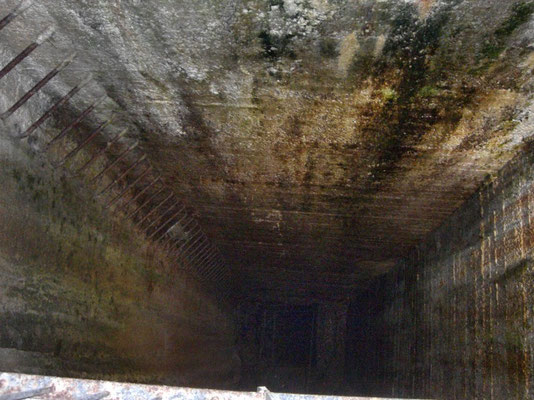 Der Hauptverbindungsschacht - etwa 40 Meter in die Tiefe zu weiteren Galerien führend