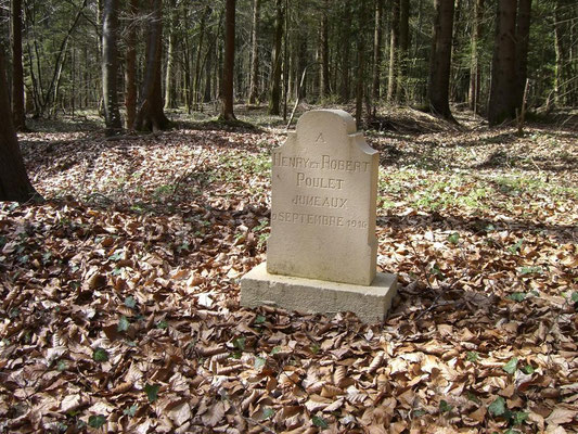 Gedenkstein der Brüder Poulet, die hier am 9.September 1916 gefallen sind