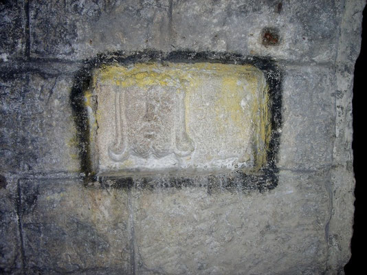 Jesuskopf - in die Mauer gemeißelte Kunst eines deutschen Besatzers