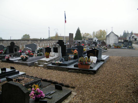 Der Zivilfriedhof in direkter Nachbarschaft