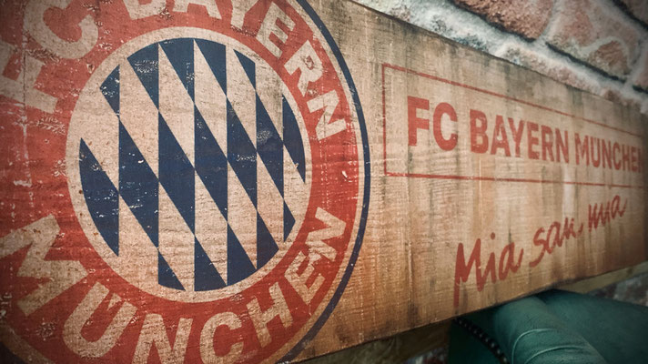 FC Bayern München, Holz, Vinatge Look, 80x20cm, CHF 180 (VERKAUFT)