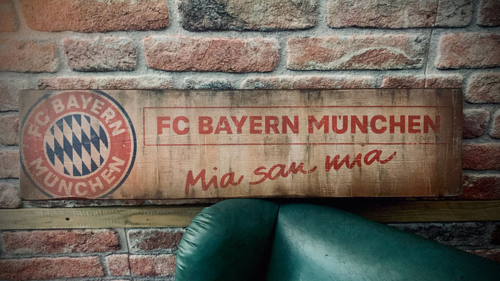 FC Bayern München, Holz, Vinatge Look, 80x20cm, CHF 180 (VERKAUFT)