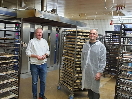 André Lüdemann besichtigt die Bäckerei Tamke in Wittorf