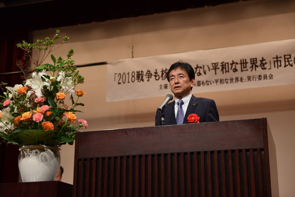 平和文化センター岩崎常務理事から松井市長のメッセージが読み上げられました。