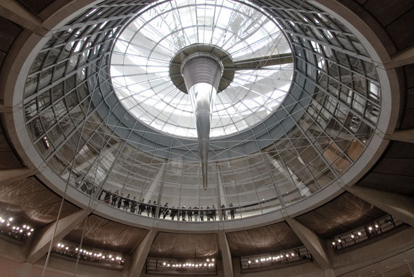 Glaskuppel über dem Plenarsaal