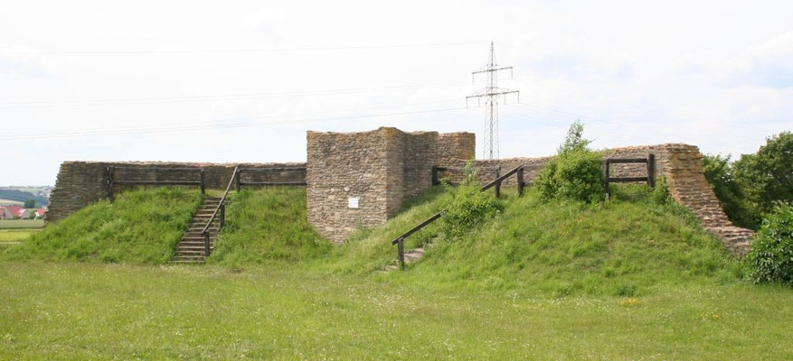 Prätorialfront mit Eckwachturm innen