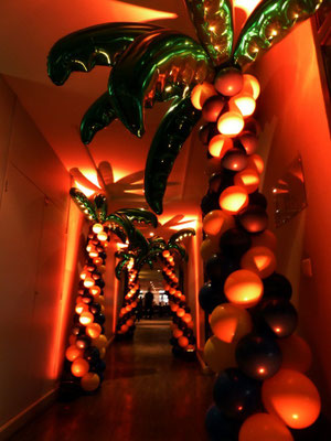 Allée de palmier en ballons Forges Hôtel