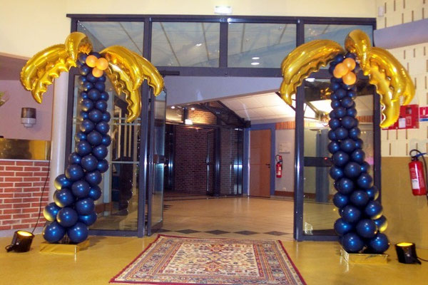 Palmier en ballons bleu nuit et or
