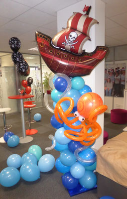 Colonnes bateau pirate en ballons