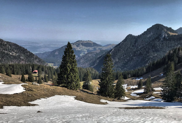 Blick auf Durhamer Alm, Aiblinger Hütte und Farrenpoint