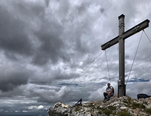 Am Gipfelkreuz der Hochsalwand