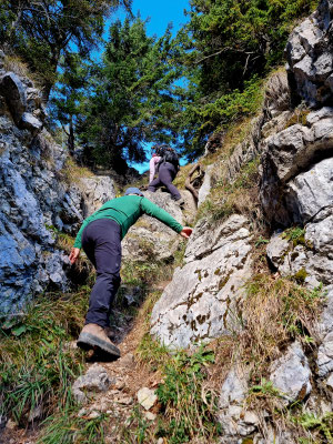 Zweite Felsstufe auf dem Weg zur Kirchwand