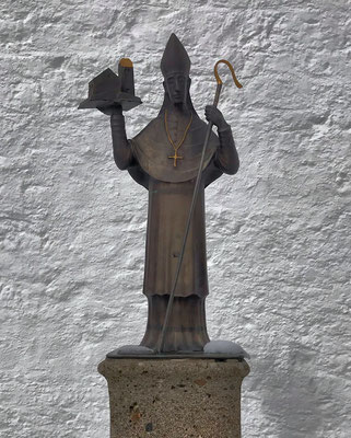 Bronzestatue an der Wallfahrtskirche von Josef Hamberger