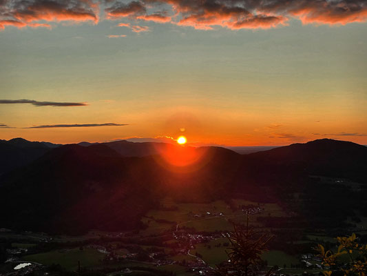 Sonnenuntergang an der Kapelle am Feuerhörndl an der Kesselalm