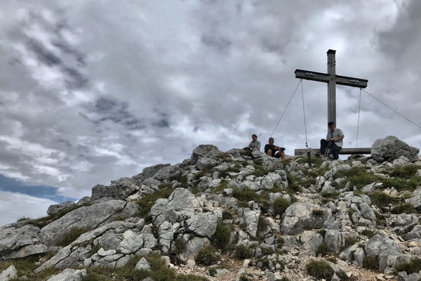 Am Gipfelkreuz der Hochsalwand