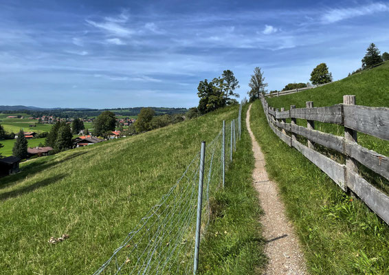 Schmaler Weg nach Hundham