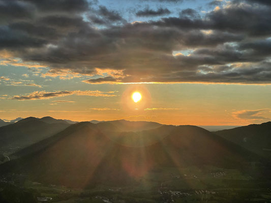 Sonnenuntergang an der Kapelle am Feuerhörndl an der Kesselalm