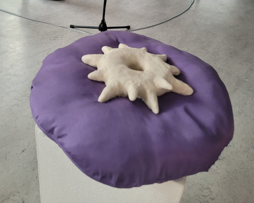 Klara Beck, Installation „Unersättlich, Lüstern, Rebellisch" - Witchcake, Foto: Karin Gerlach