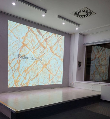 Netz:WERKE, Video-Installation in der GEDOK Heidelberg, Großbildprojektion: Kathrin Fastnacht (GEDOK Reutlingen), Foto: Sabine Schäfer