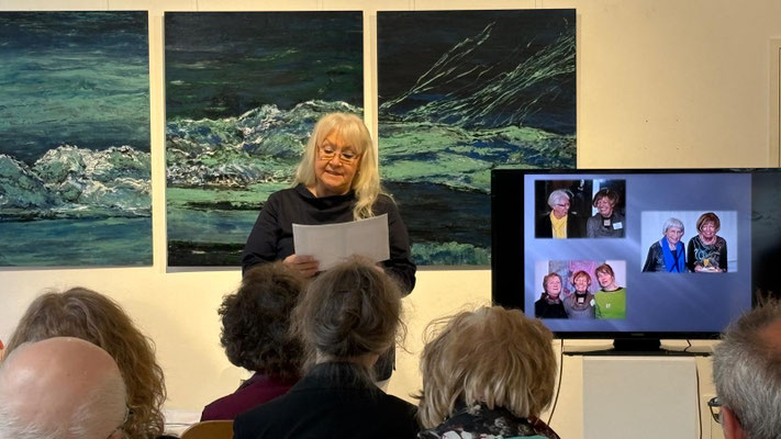 Gedenklesung für Brigitte Eberhard, 12.04.2026: Vortrag Liss Geißler, Foto: Helga Essert-Lehn