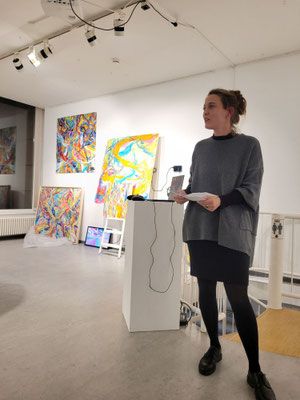 ABOUT. Werkschau Fachbereich Fotografie und Medienkunst, Vernissage, Einführung Nora Quinte