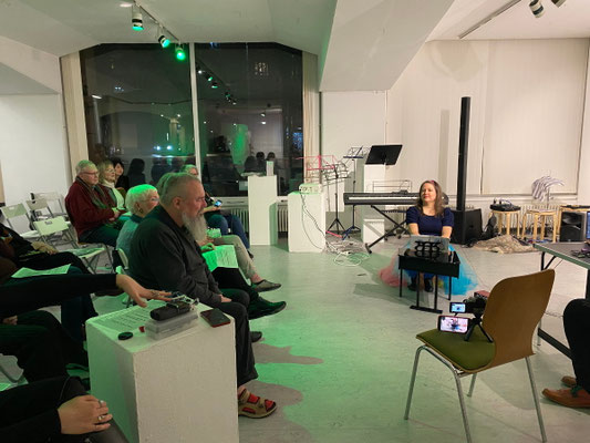 Ruben Zahra – The Worms Crawl In, Mirjam Waser am Toy Piano, Foto: Liss Geißler