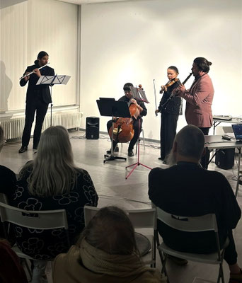 AUFTAKT II Vernissagekonzert: Veronika Reutz Drobnić - Waves (2025) Ivan Andrijević , Klarinette / Ayano Miura, Geige / Yangkai Lin, Cello / Sebastian Brea Perez, Flöte, Foto: Sarah Menges