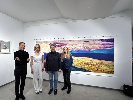 Vernissage 4 - 4, Ruth Kasper, Simone Maria Dietz, Daniela Butsch, Sabine Schäfer, hi: QESHM, Digitalfotografie von Daniela Butsch, Foto: Sarah Menges