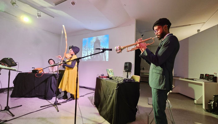 Auftakt II. AUS DEM RAUM R311, Musik zur Vernissage, Foto: Anna Maria Letsch