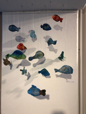 schwebend! leicht! Angewandte Kunst und Art Design: Zdenka Brock, 14 Papierfische, Foto: CHK